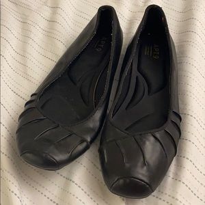 Black flats with support insoles